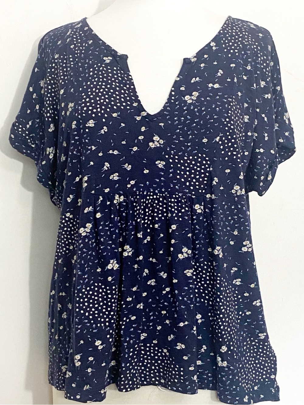 Lucky Brand Women's Babydoll Cottagecore Light Floral Split Neck Cotton Top M